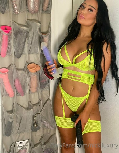 nickiluxury sex model photos