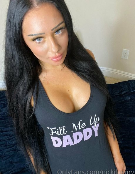 nickiluxury model perfect pic