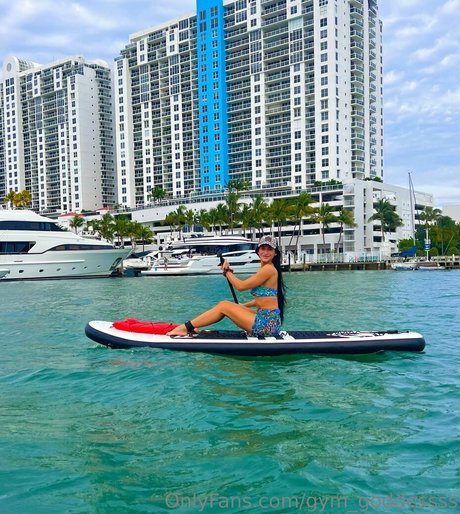 gym goddessss sexy actress photo