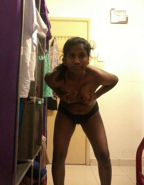 Indian Exhibition star naked photo