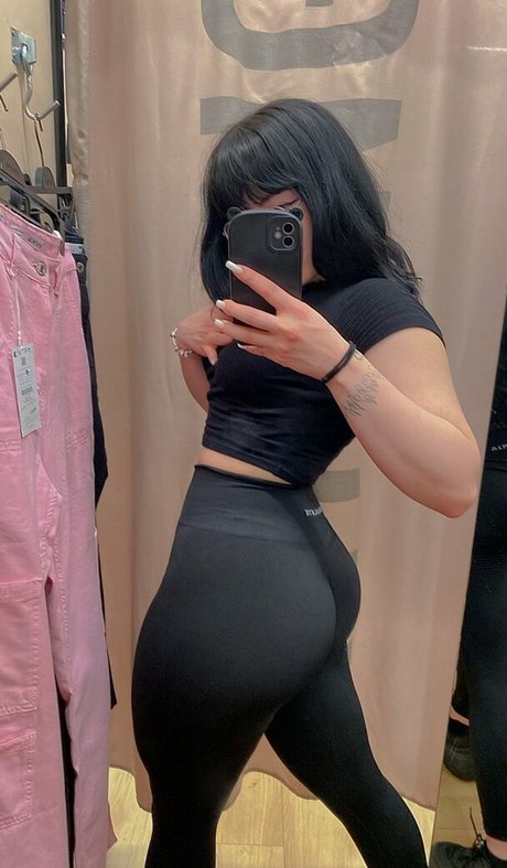 Sudemwah model beautiful pics