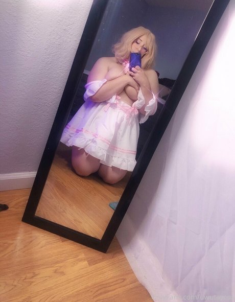 uwutaycos erotic model photos