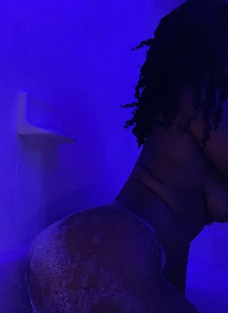 lezblueprnt erotic model pic