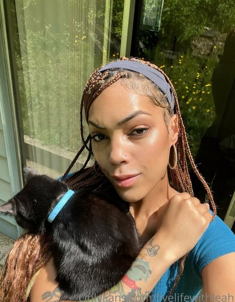 leahsade nice actress images