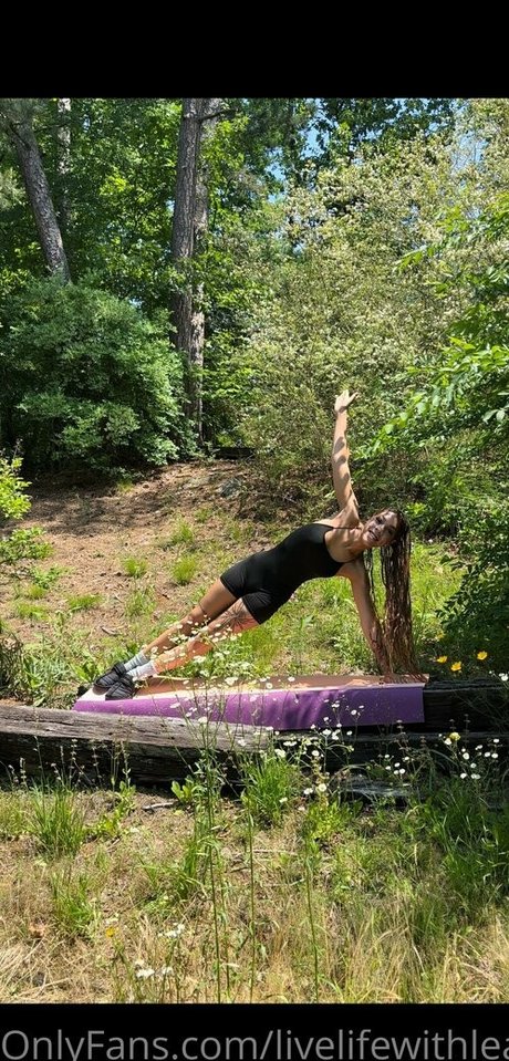 leahsade art model archive