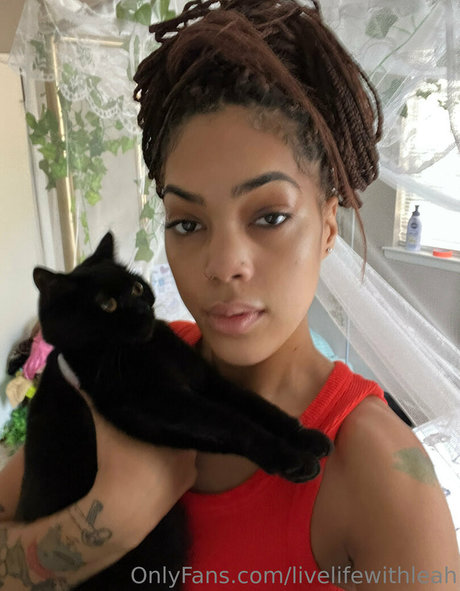 leahsade actress pics