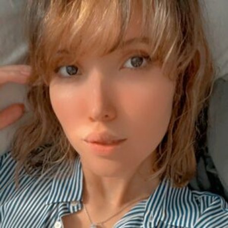 strawbeegirlkairi star sex pic