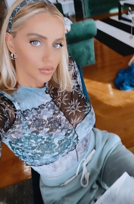 Violet Benson pretty actress gallery