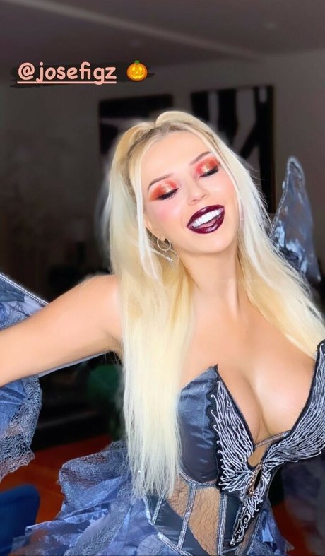 Violet Benson sexy pornstar pics