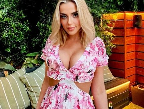 Violet Benson model nudes pics