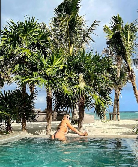 Violet Benson star high quality pics