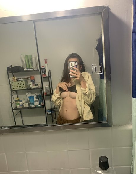 chapstickbxtch nude model pic