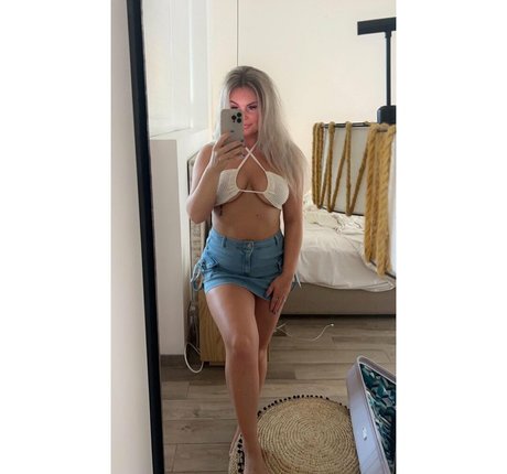 D arcy Ingle free model pic