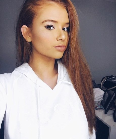 Alyssa Randall hd model image