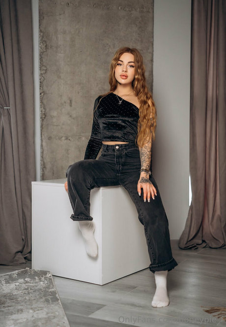 honeypie f sexy model gallery