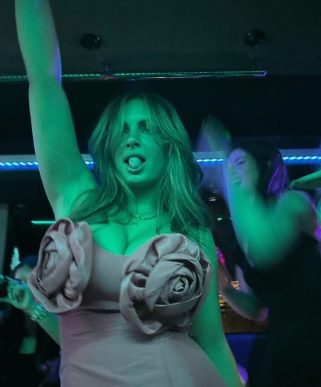 Sara Bella Harris star nude picture