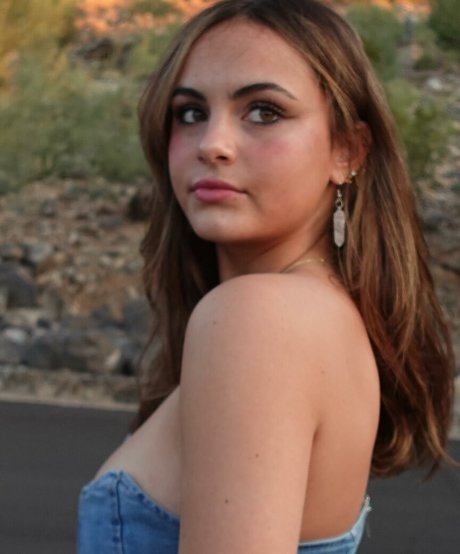 Sara Bella Harris exclusive star photo