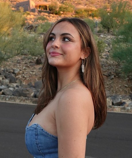 Sara Bella Harris pretty pornstar picture