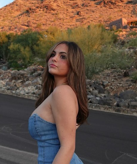 Sara Bella Harris hot actress photo