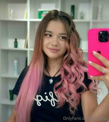 emilage beautiful actress image