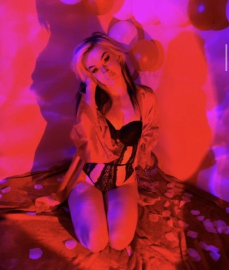 Succupus pornstar naked img