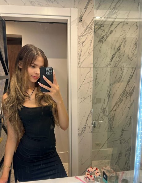 emilyxnina top model galleries