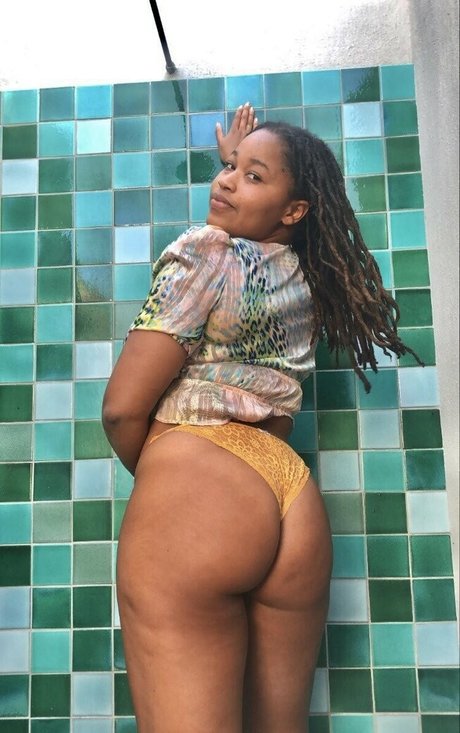 arielcosmo model nude pictures