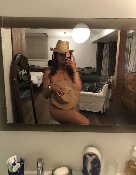 arielcosmo star photo