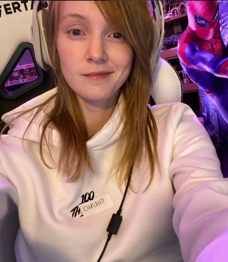 Amanda The Jedi pretty pornstar image