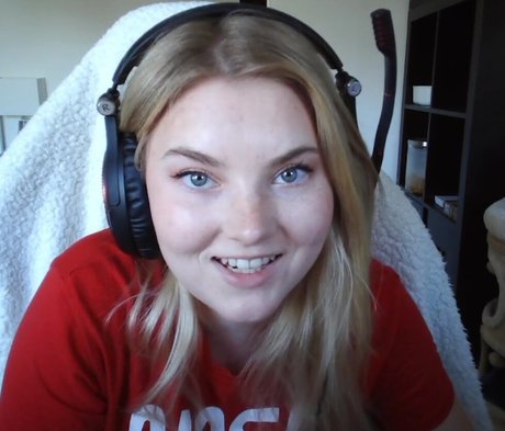 vanessaahlstrom star high quality img