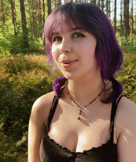 RadioJH model naked pic