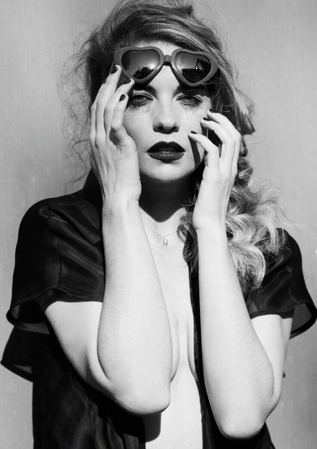 Annie Murphy model porn image