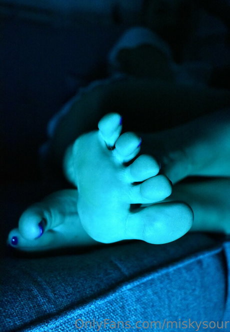pussy feet onlyfans adult images