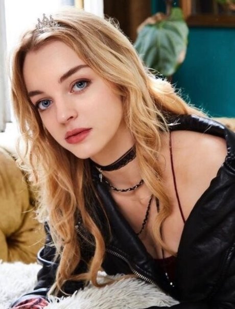 Olivia Rose Keegan adult actress img