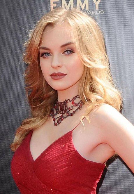 Olivia Rose Keegan free pornstar images