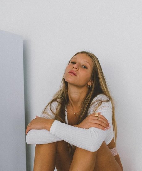 Roni Zouler pornstar hd photo