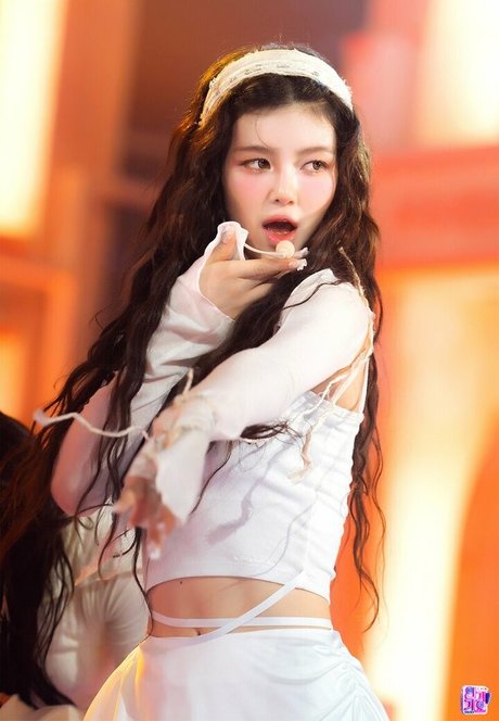 Danielle Marsh top model pictures