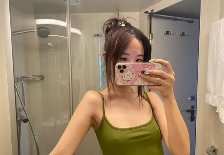 Creamroll pornographic actress pic