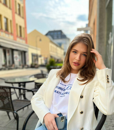 alexa sunny model best pics