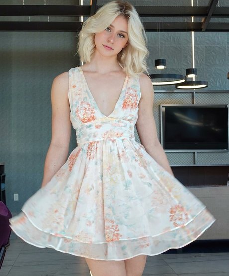 Annabel Lucinda beautiful model photo