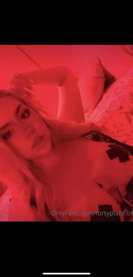 Fortyplace art model image