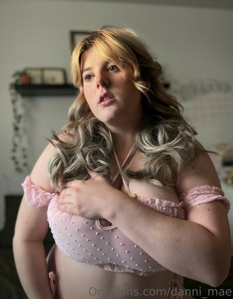 danni mae top star photos