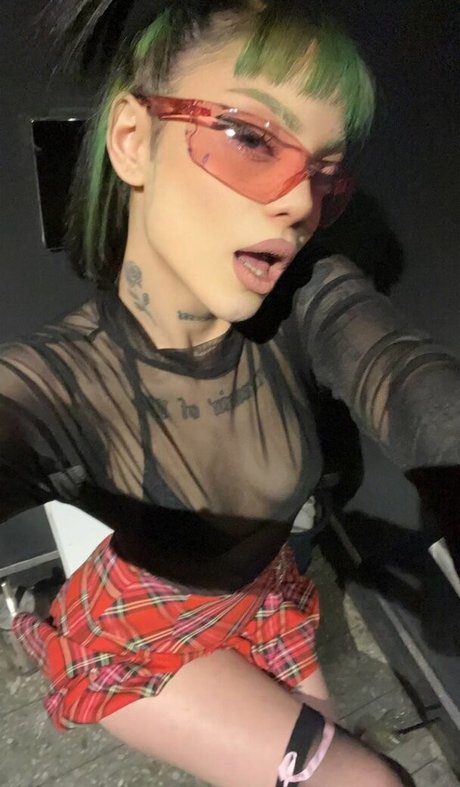 yeahmur naked model images