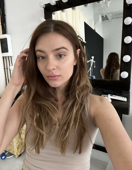 Young Polly pornstar erotic gallery