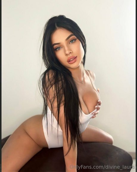 divine laura porn model photo