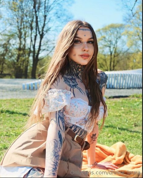 divine laura nude actress pic