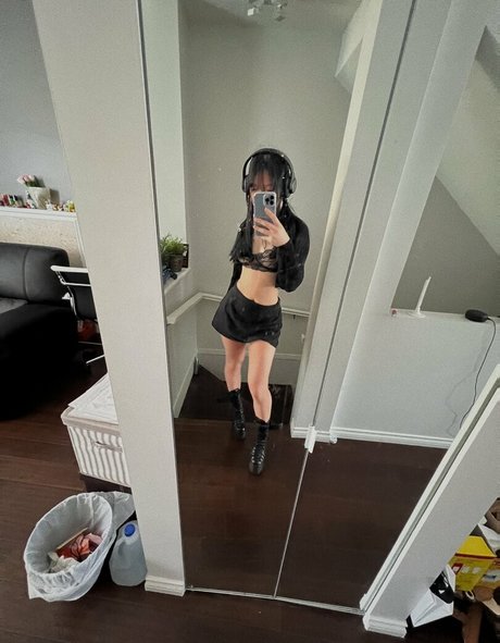 puffsbby exclusive model pic