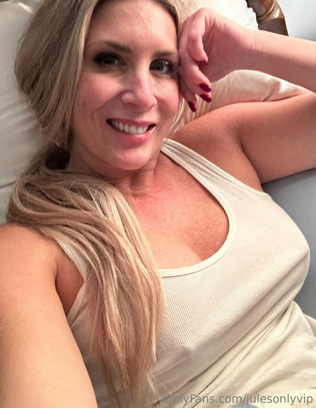 Julesonly model exclusive pic