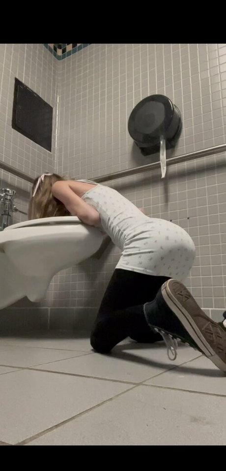 trashydumbwhore hot actress image