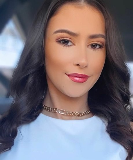 Morgan Voit naked model img